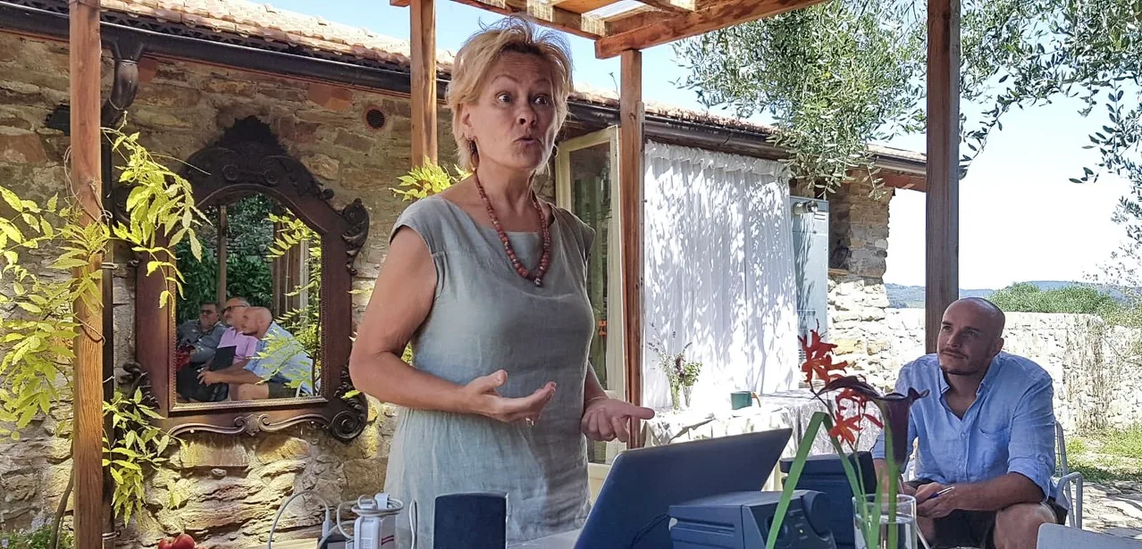 Cindy Egolf delivering workshop